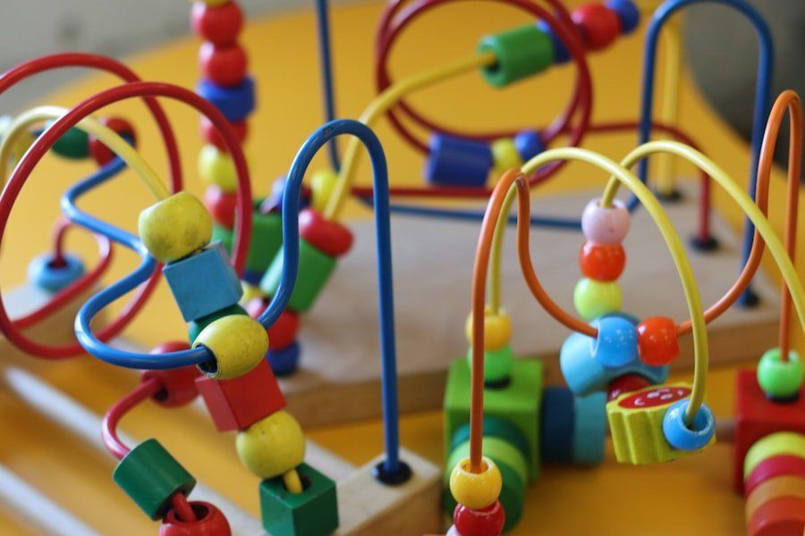 Juego didactico de madera con cuentas coloridas