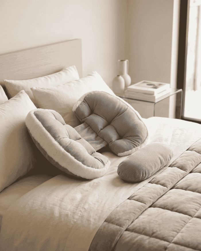 Almohada maternal en C color gris