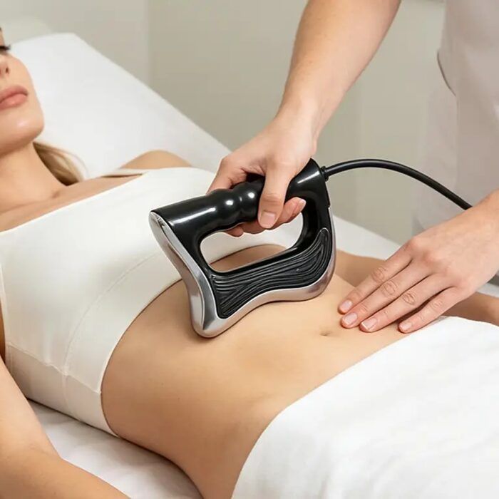 Sesión corporal con el mango de fascia sobre el abdomen
